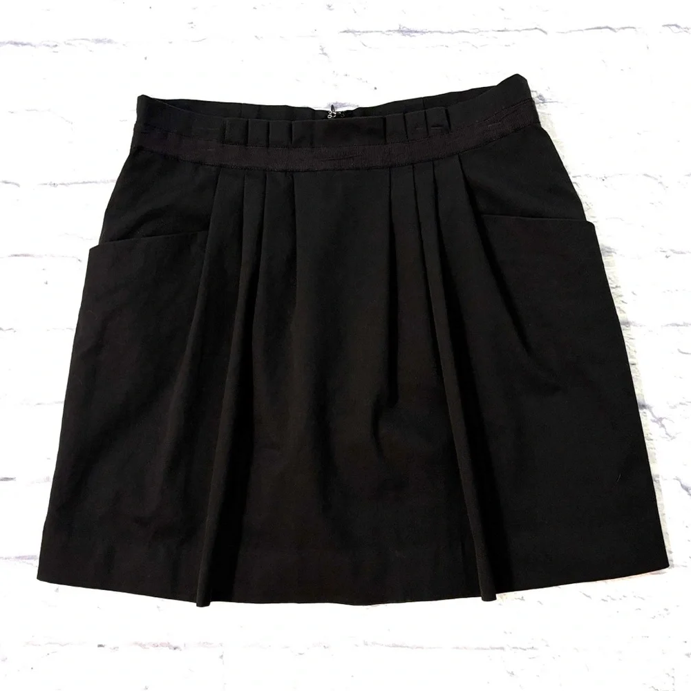 GAP Pleated Front Classic Black Skirt Large Pockets Lined Interior Size 6